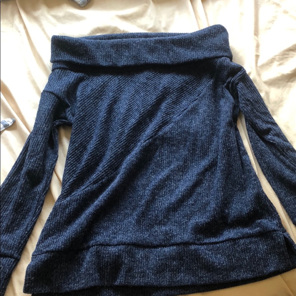 2/$25 💗Gap off the shoulder sweater